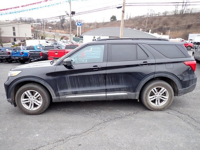 Used 2023 Ford Explorer XLT image 2