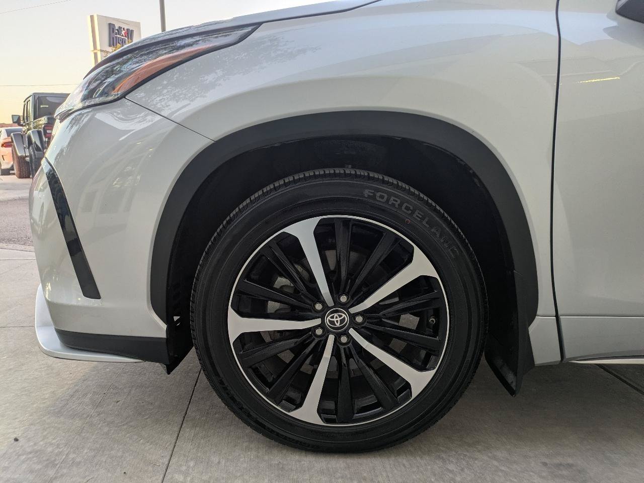 Used 2021 Toyota Highlander XSE FWD image 7