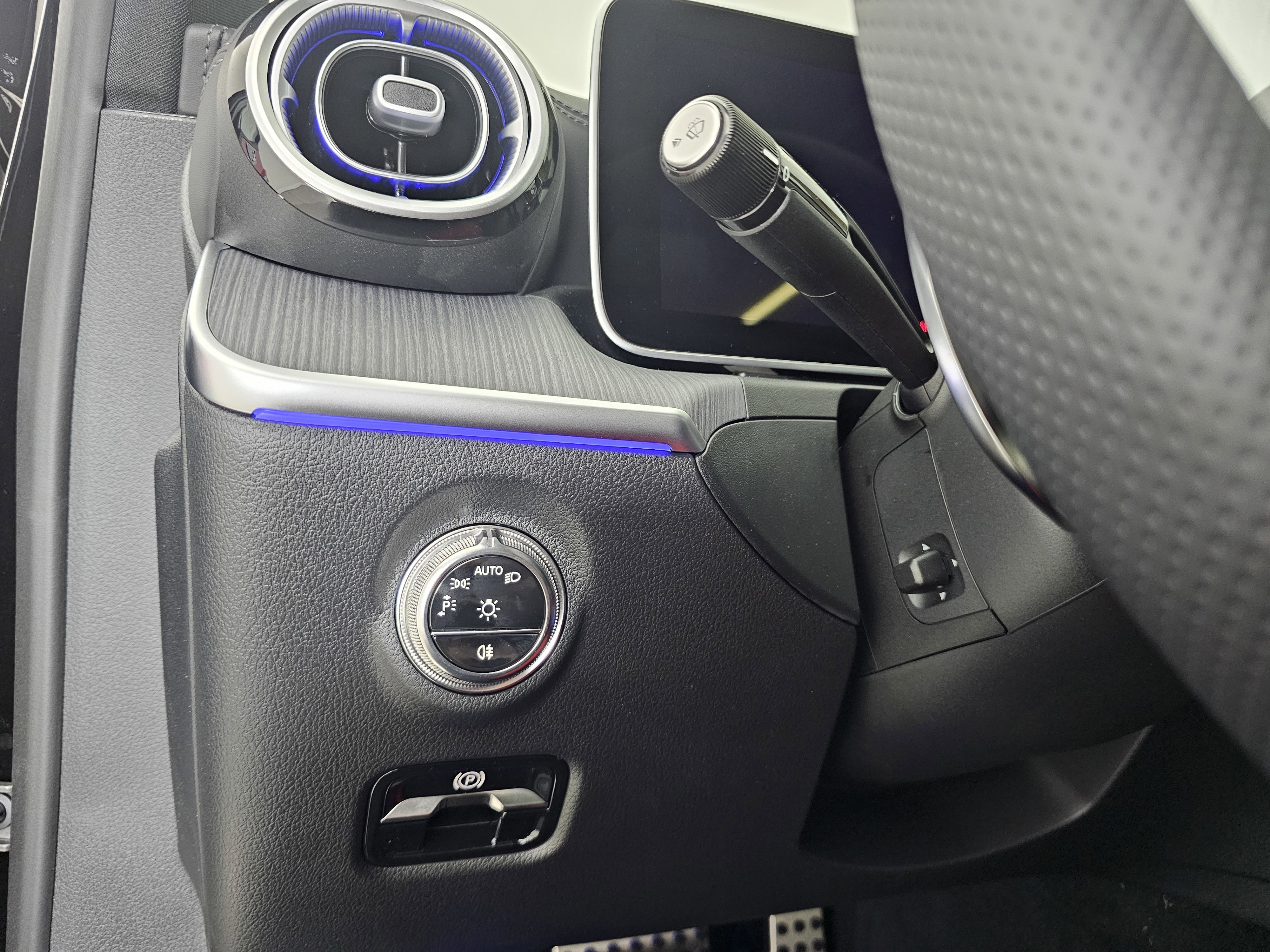 New 2026 Mercedes-Benz C 43 AMG 4MATIC Sedan image 9