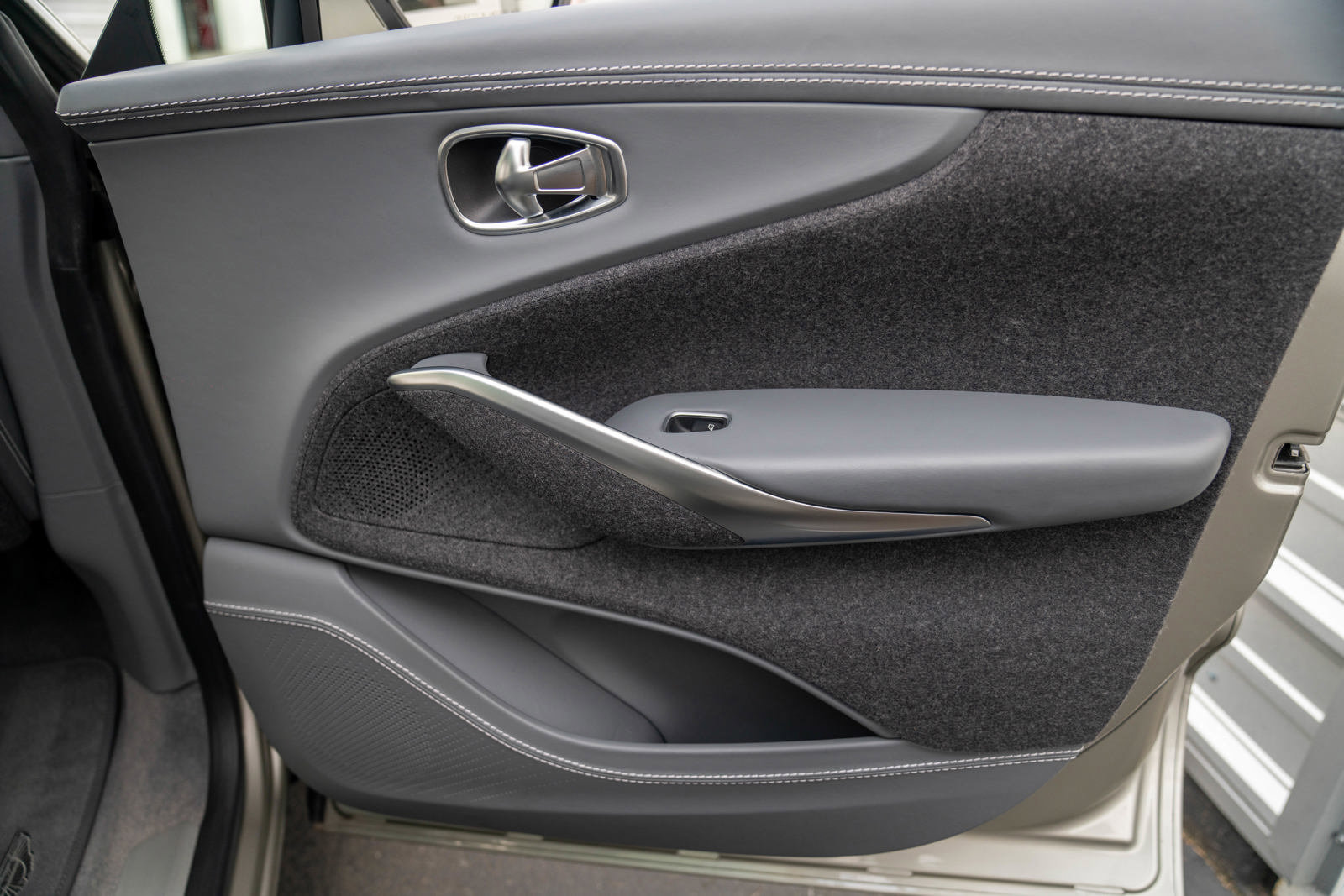 Used 2021 Aston Martin DBX image 32