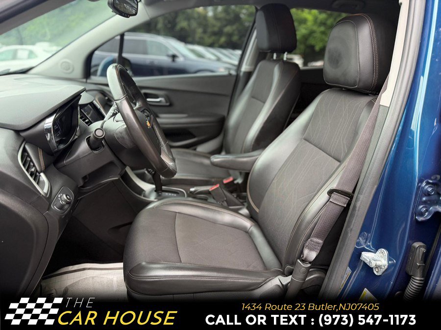 Used 2020 Chevrolet Trax LT w/ Driver Confidence Package AWD/4WD image 12