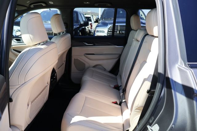 Used 2024 Jeep Grand Cherokee Limited image 9