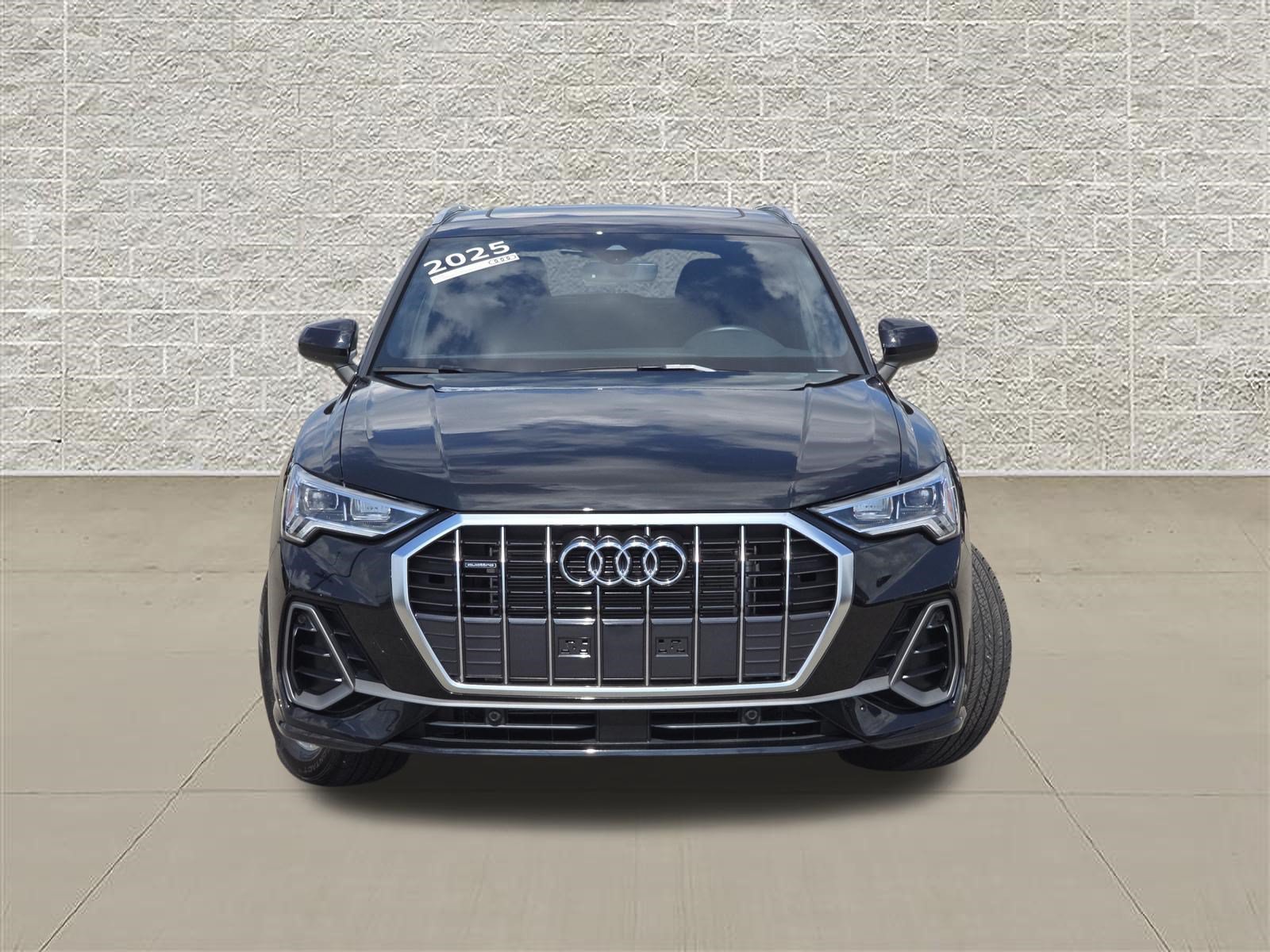 Certified 2025 Audi Q3 2.0T Premium w/ Convenience Package AWD/4WD image 2