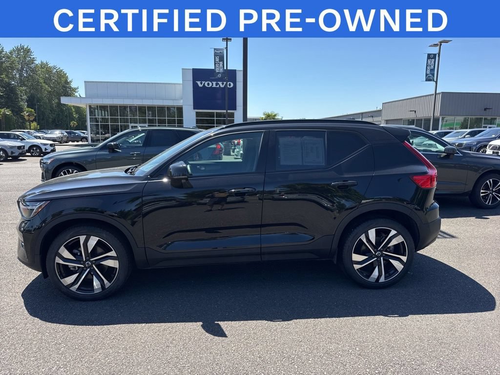 Certified 2025 Volvo XC40 B5 Plus AWD/4WD image 2