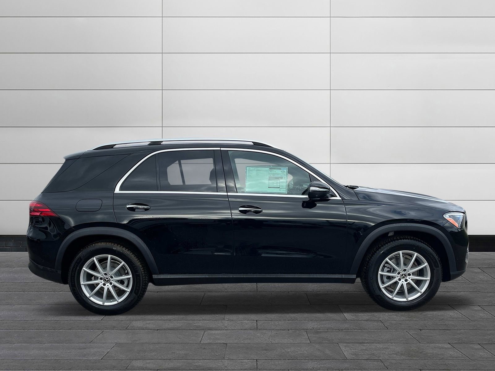 Used 2025 Mercedes-Benz GLE 350 4MATIC image 2