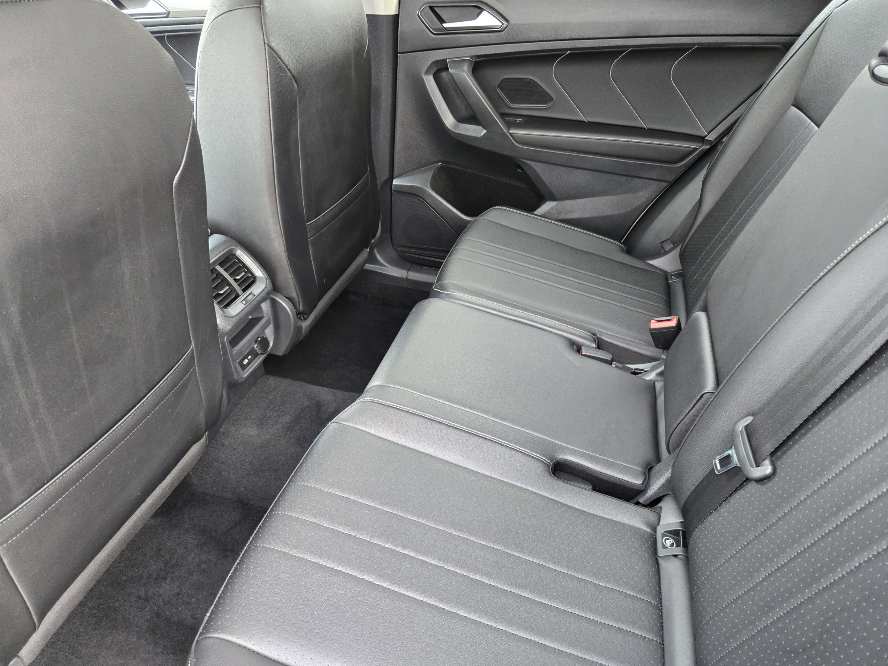 Used 2022 Volkswagen Tiguan SE AWD/4WD image 26