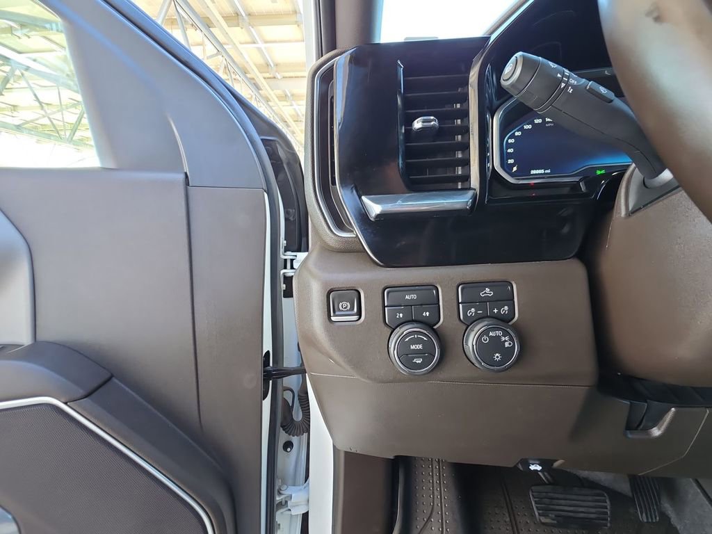 Used 2023 Chevrolet Silverado 1500 LT w/ Convenience Package II AWD/4WD image 18