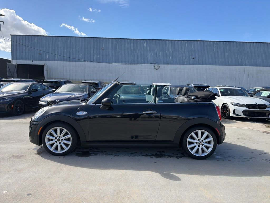 Used 2018 MINI Cooper S w/ Premium Package image 11