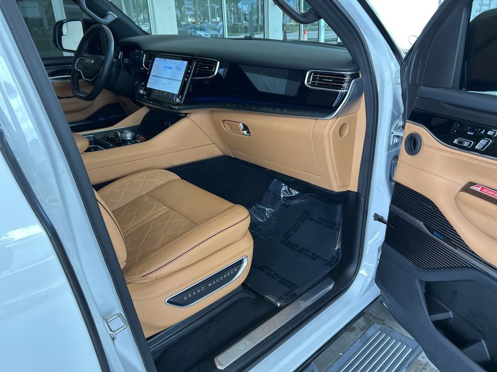 Used 2025 Jeep Grand Wagoneer L Series III w/ Rear Seat Video Group 1 AWD/4WD image 31