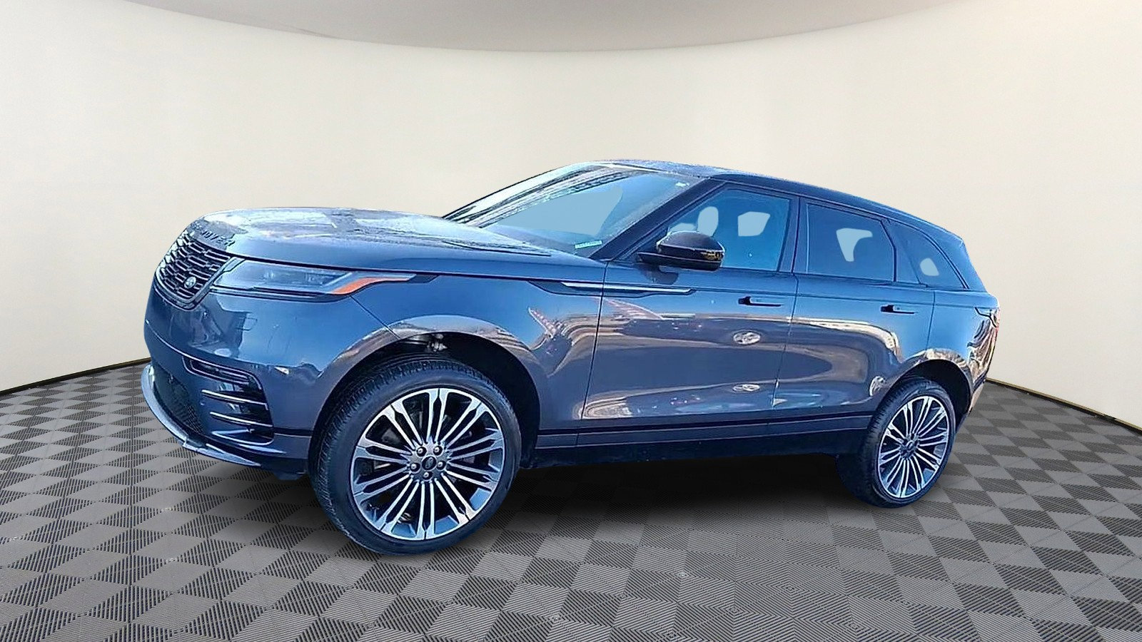 Used 2024 Land Rover Range Rover Velar Dynamic HSE image 4