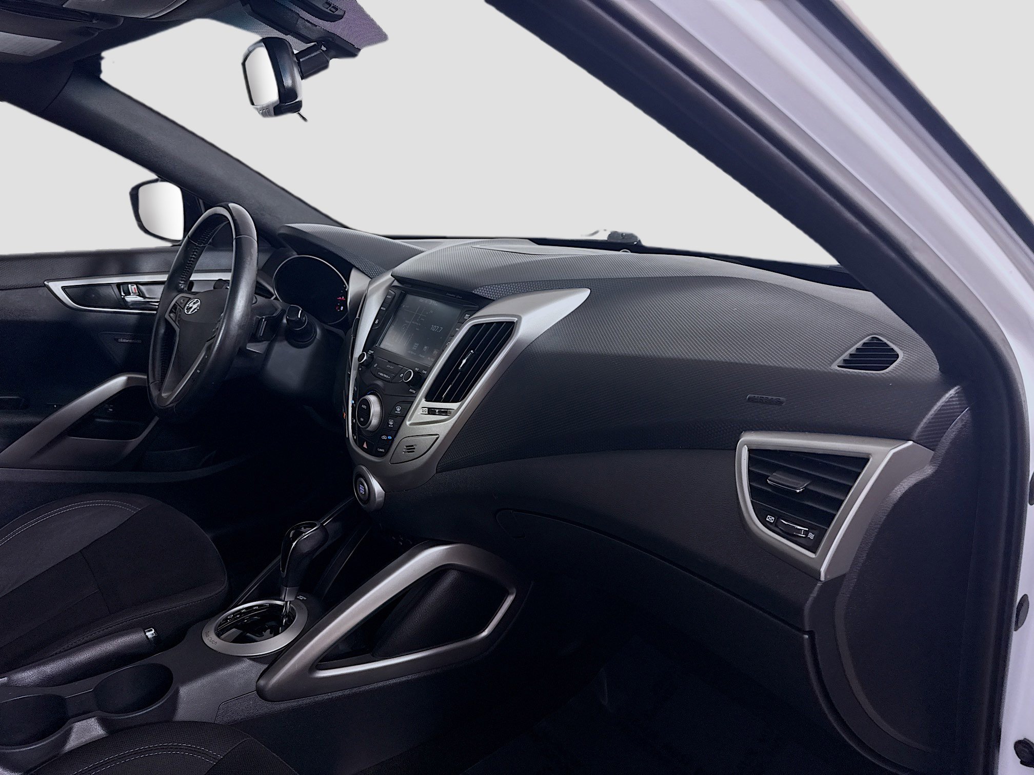 Used 2017 Hyundai Veloster Value Edition image 29