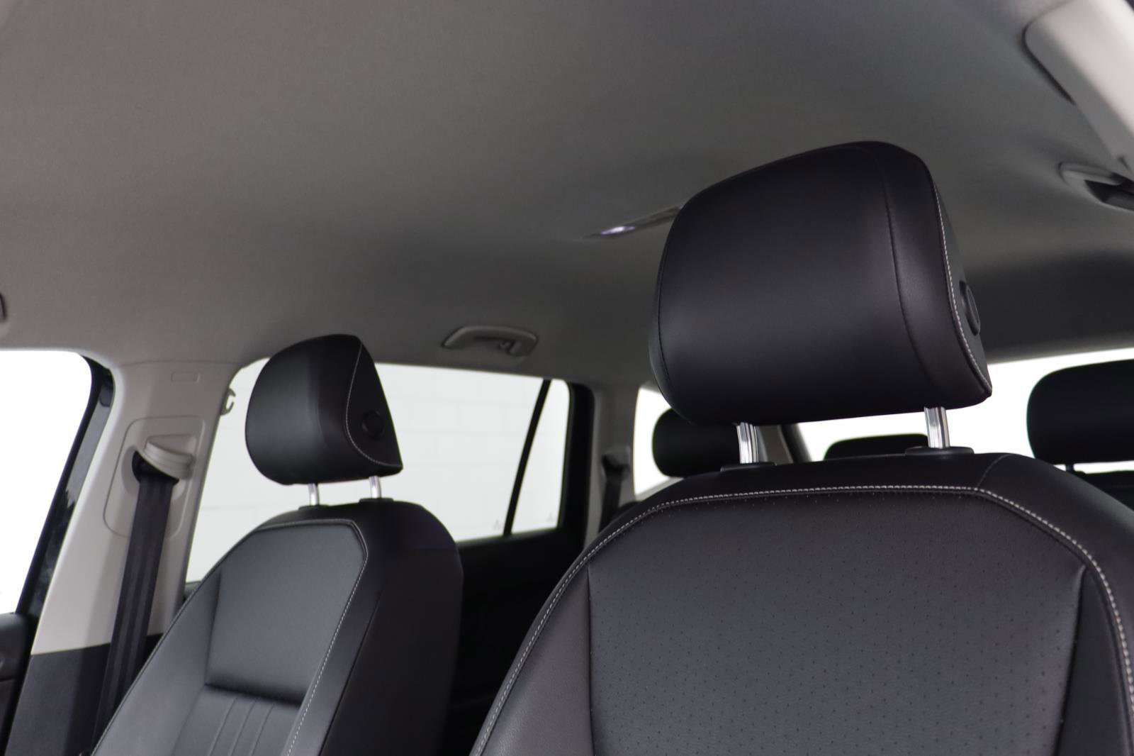 Used 2023 Volkswagen Tiguan SE image 12
