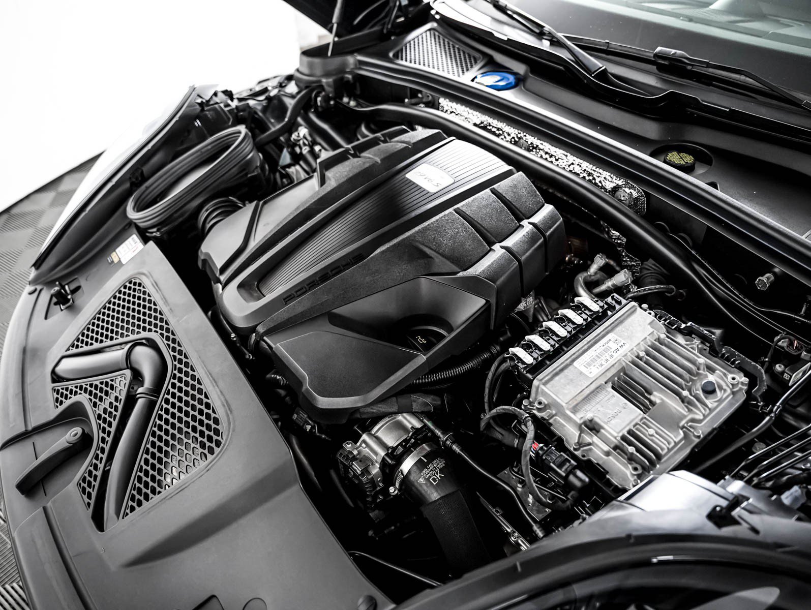 Certified 2023 Porsche Macan S AWD/4WD image 13