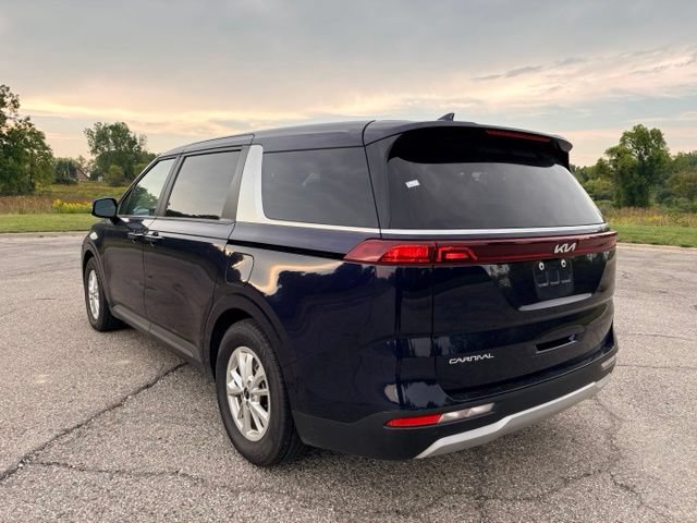 New 2024 Kia Carnival LX FWD image 3
