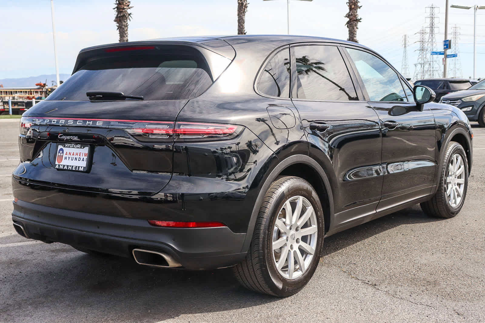 Used 2021 Porsche Cayenne w/ Driver Memory Package image 6