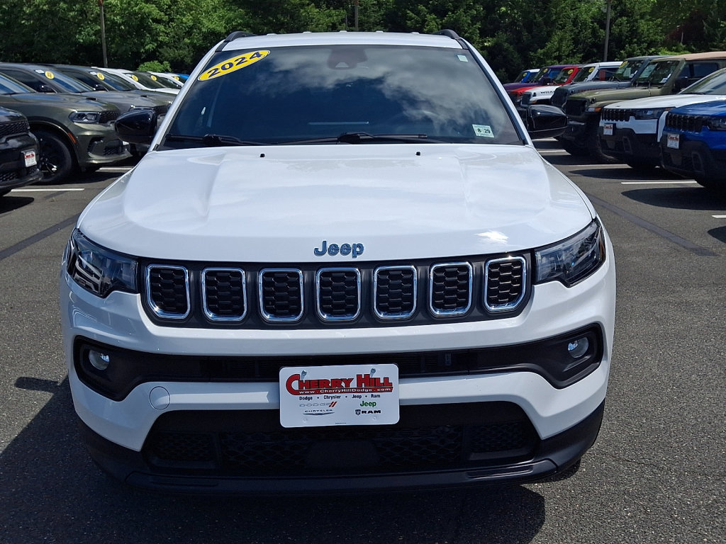 Used 2024 Jeep Compass Latitude AWD/4WD image 12