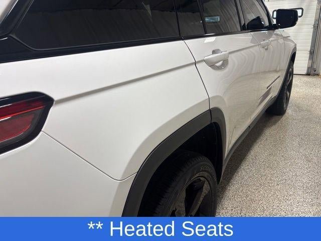 Used 2023 Jeep Grand Cherokee Limited w/ Black Appearance Package AWD/4WD image 10