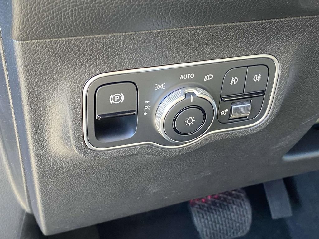 Certified 2025 Mercedes-Benz GLB 250 image 18