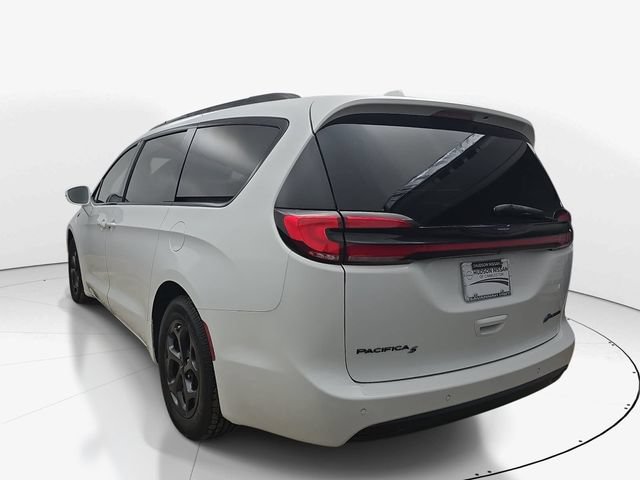 Used 2021 Chrysler Pacifica Limited w/ Uconnect Theater Family Group FWD image 8