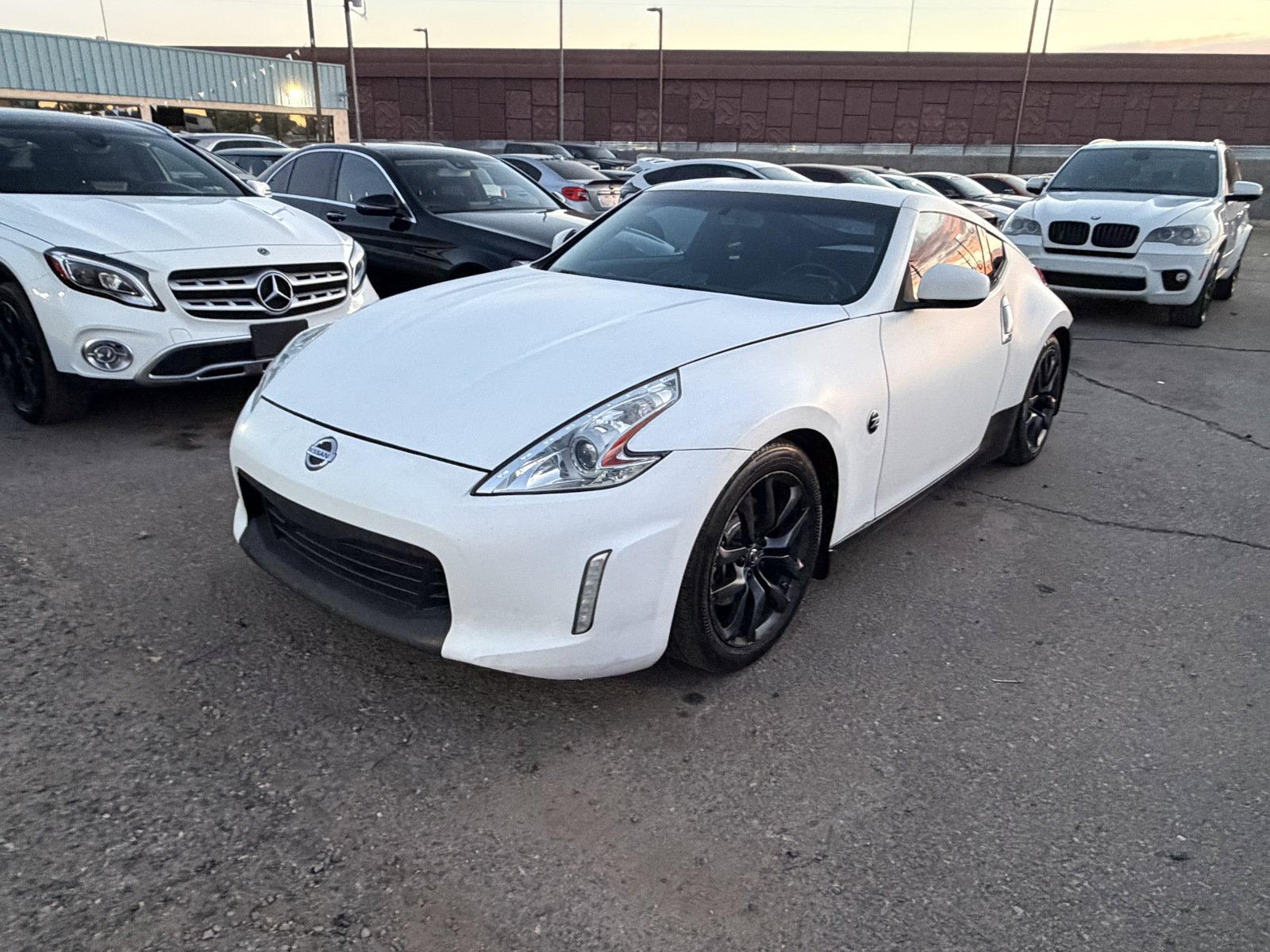 Used 2016 Nissan 370Z Coupe RWD image 1
