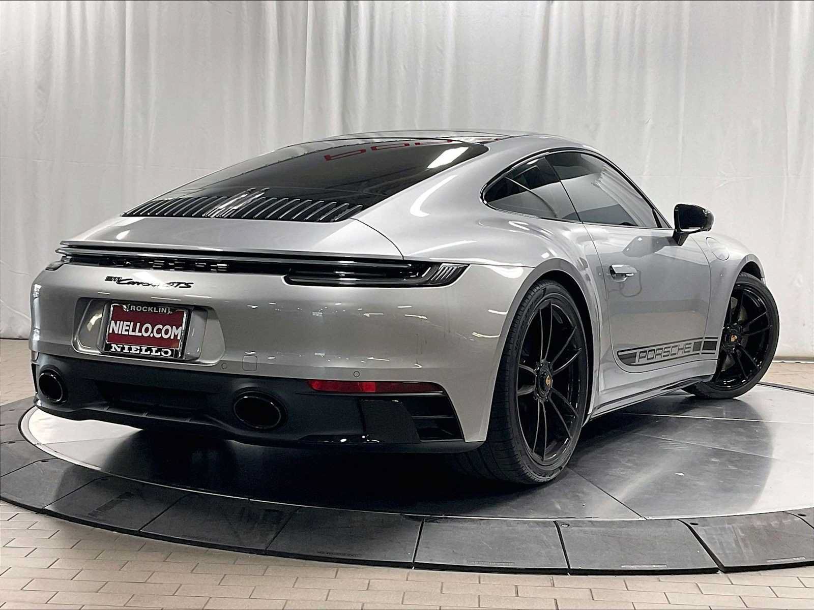 Used 2024 Porsche 911 Carrera GTS RWD image 9