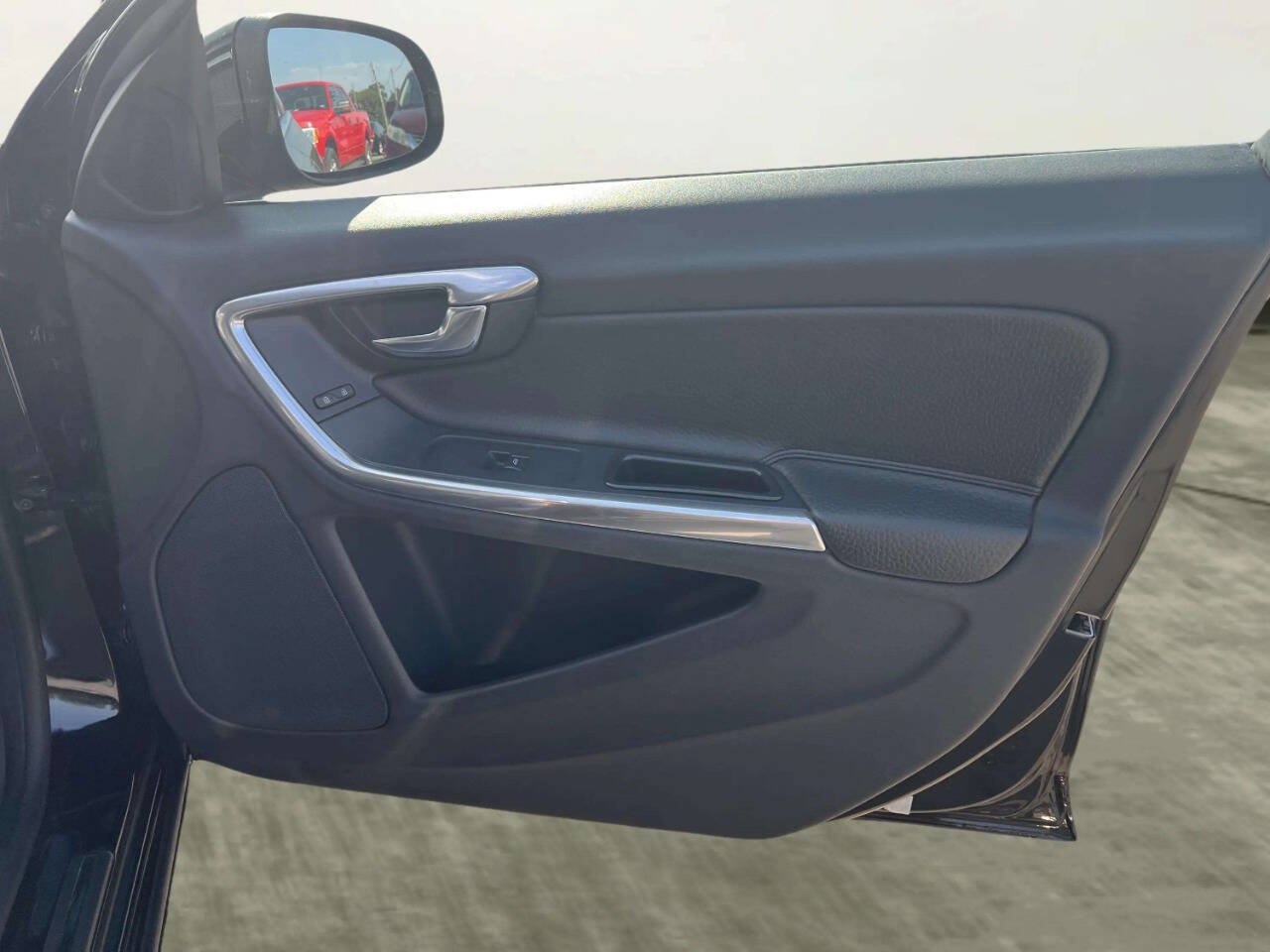 Used 2014 Volvo S60 T5 FWD image 4