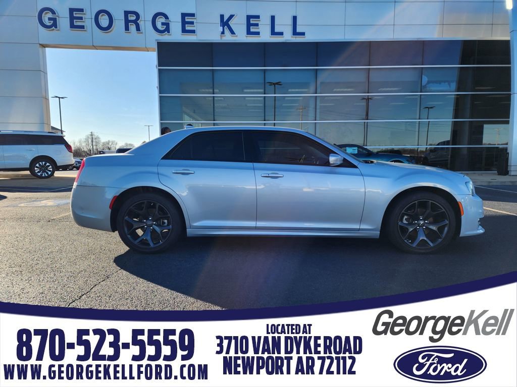 Used 2023 Chrysler 300 Touring L image 1