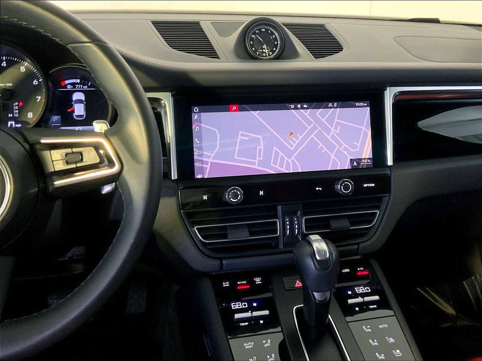 Certified 2023 Porsche Macan image 16