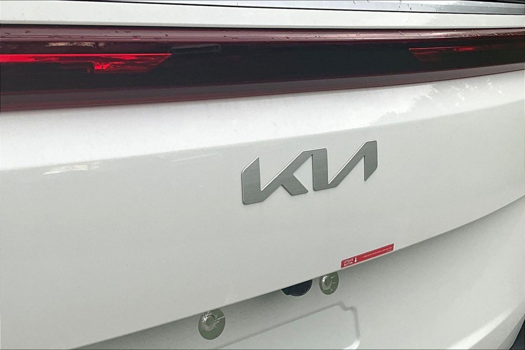 New 2027 Kia Carnival FWD image 9