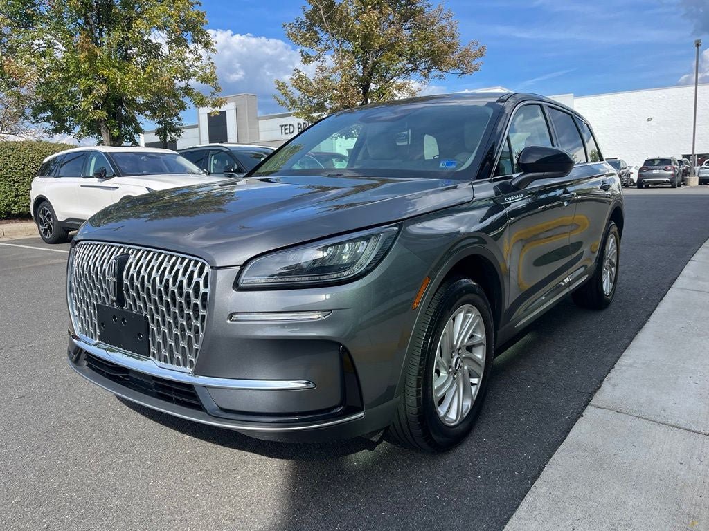 Used 2025 Lincoln Corsair AWD image 3