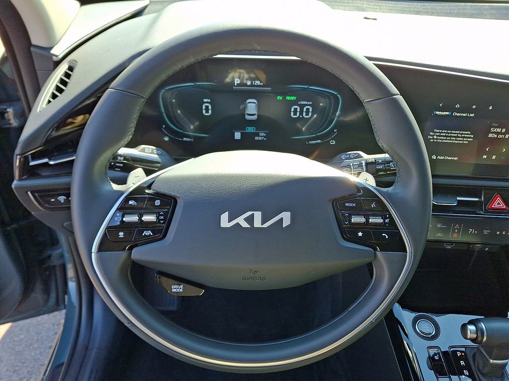 Certified 2025 Kia Niro EX image 18
