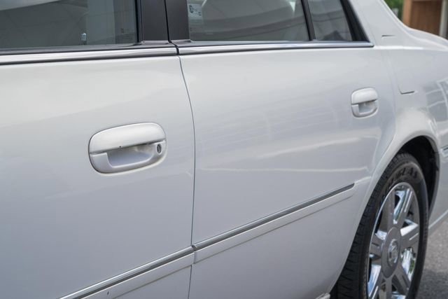 Used 2007 Cadillac DTS Luxury I w/ Trunk Convenience Package FWD image 16