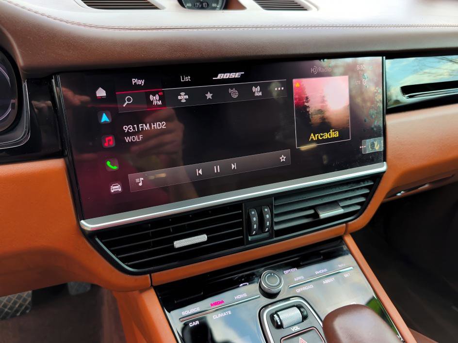 Used 2022 Porsche Cayenne Coupe image 25