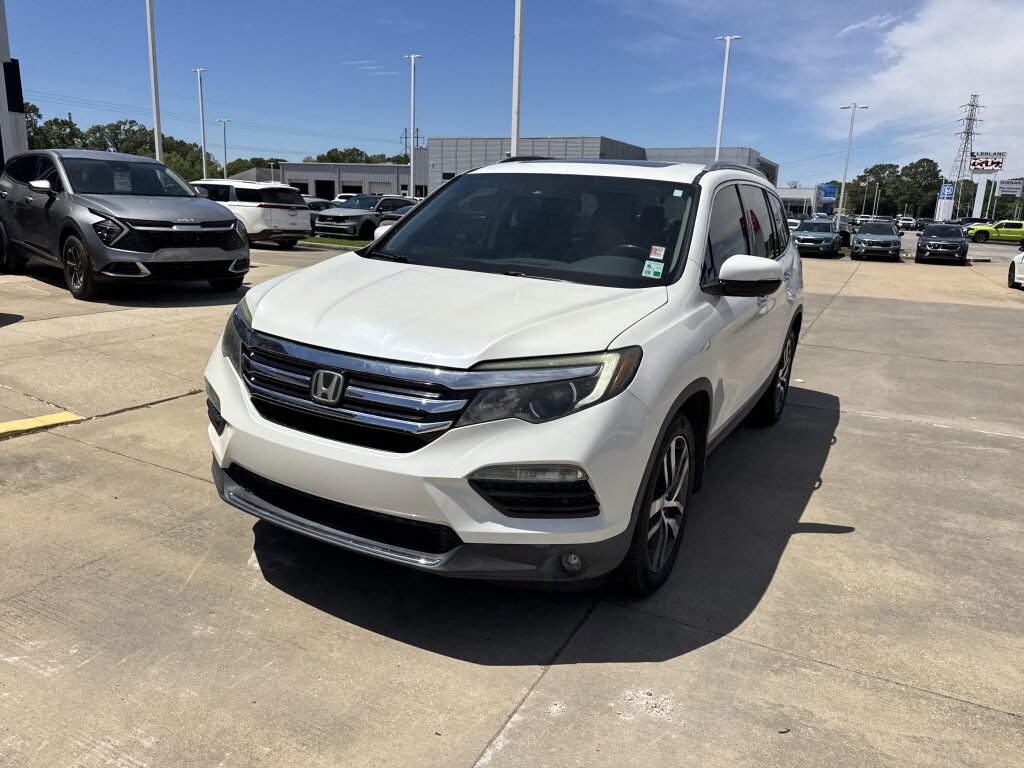 Used 2017 Honda Pilot Elite image 4