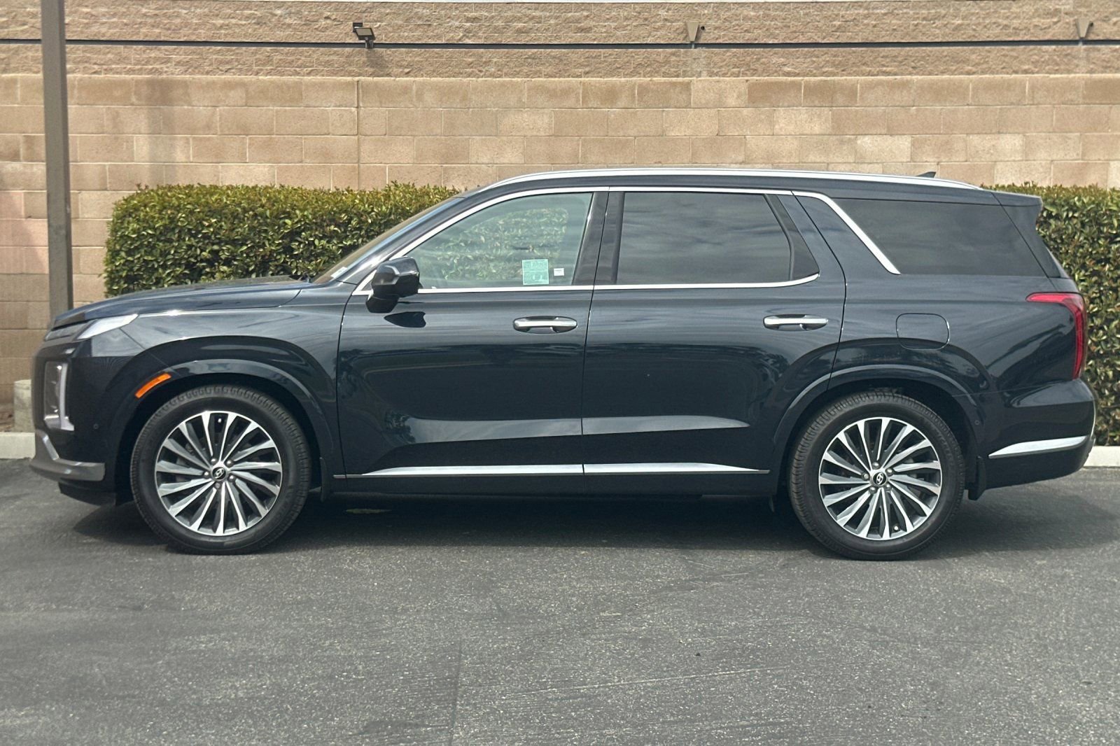 Used 2023 Hyundai Palisade Calligraphy image 7