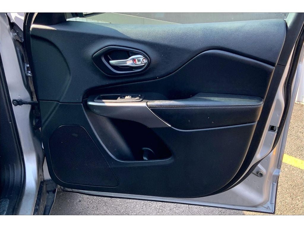 Used 2019 Jeep Cherokee Limited AWD/4WD image 25