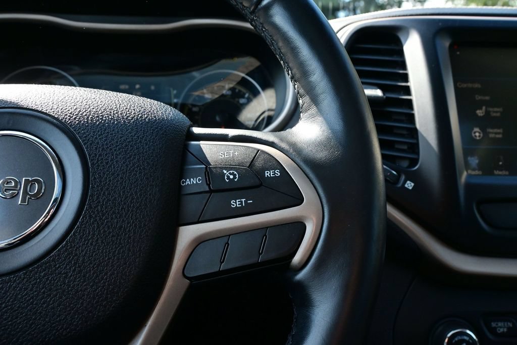 Used 2016 Jeep Cherokee 75th Anniversary AWD/4WD image 36