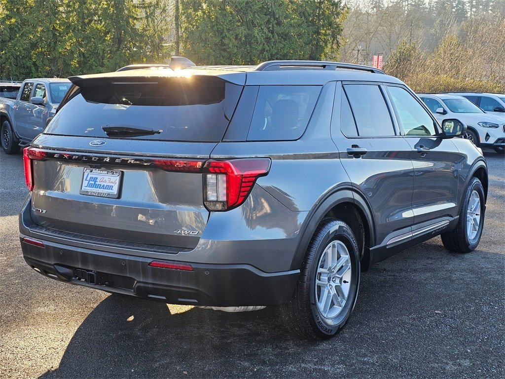 Used 2025 Ford Explorer Active image 5