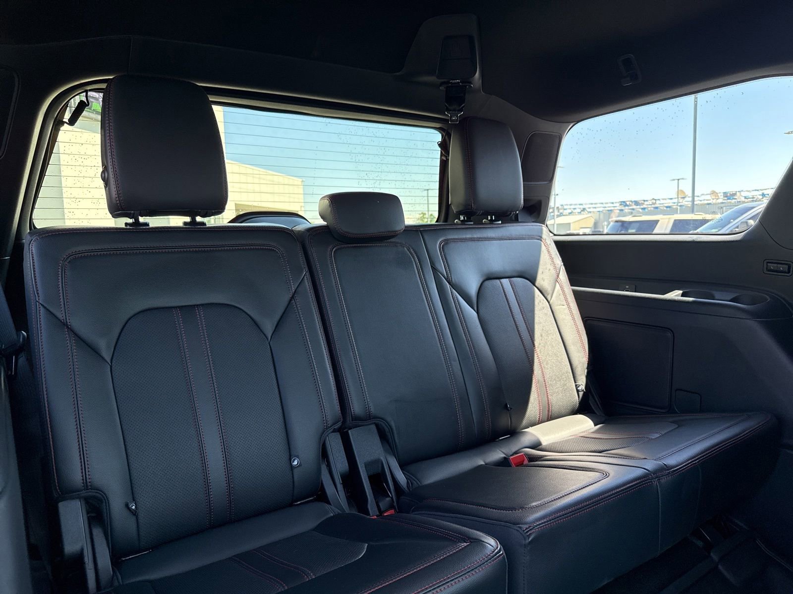 Used 2024 Ford Expedition Limited AWD/4WD image 18