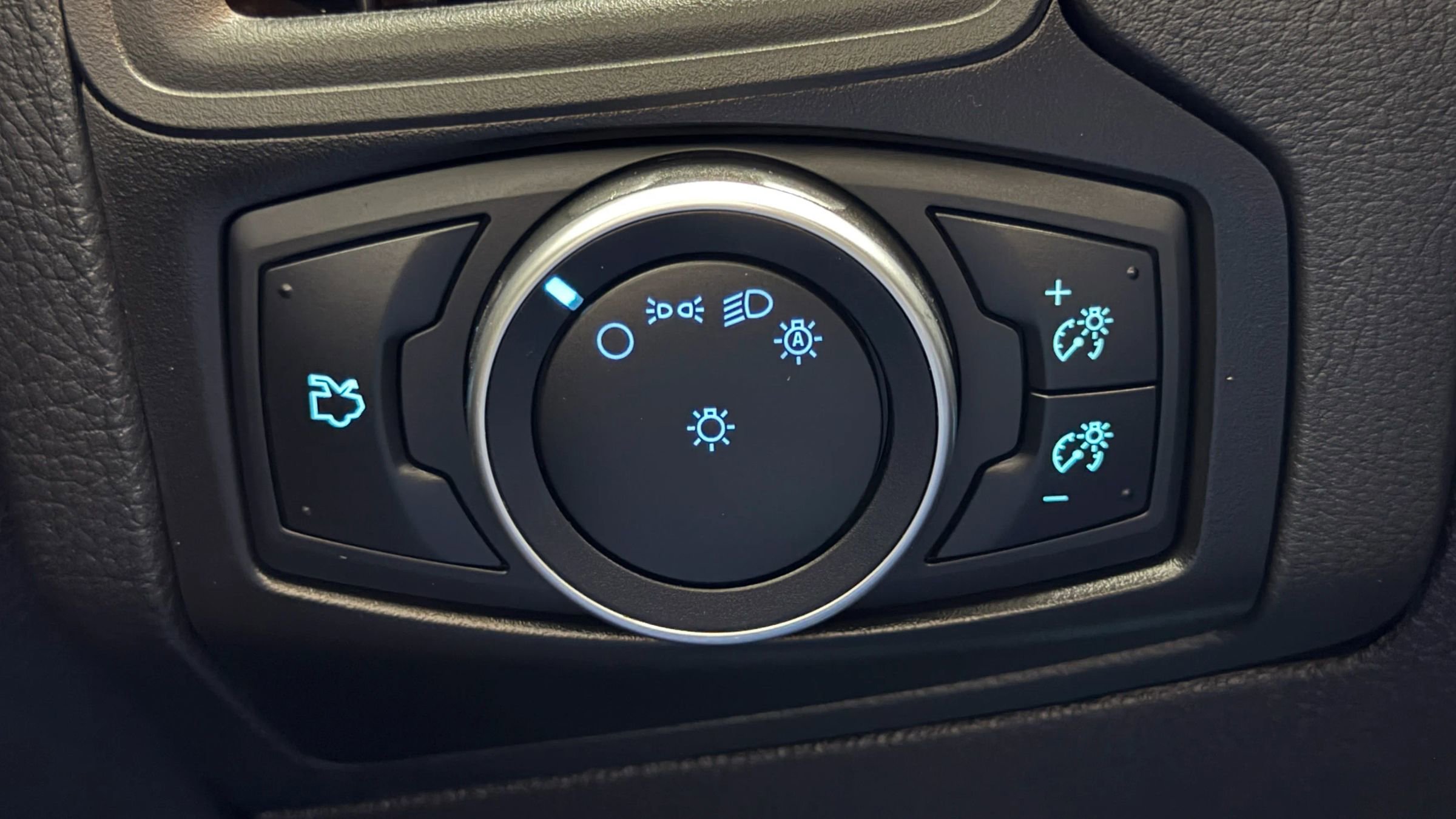 Used 2015 Ford Focus SE image 17