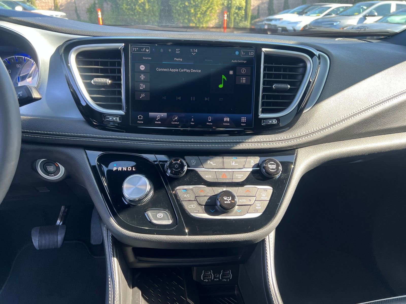 Used 2025 Chrysler Pacifica Limited image 17