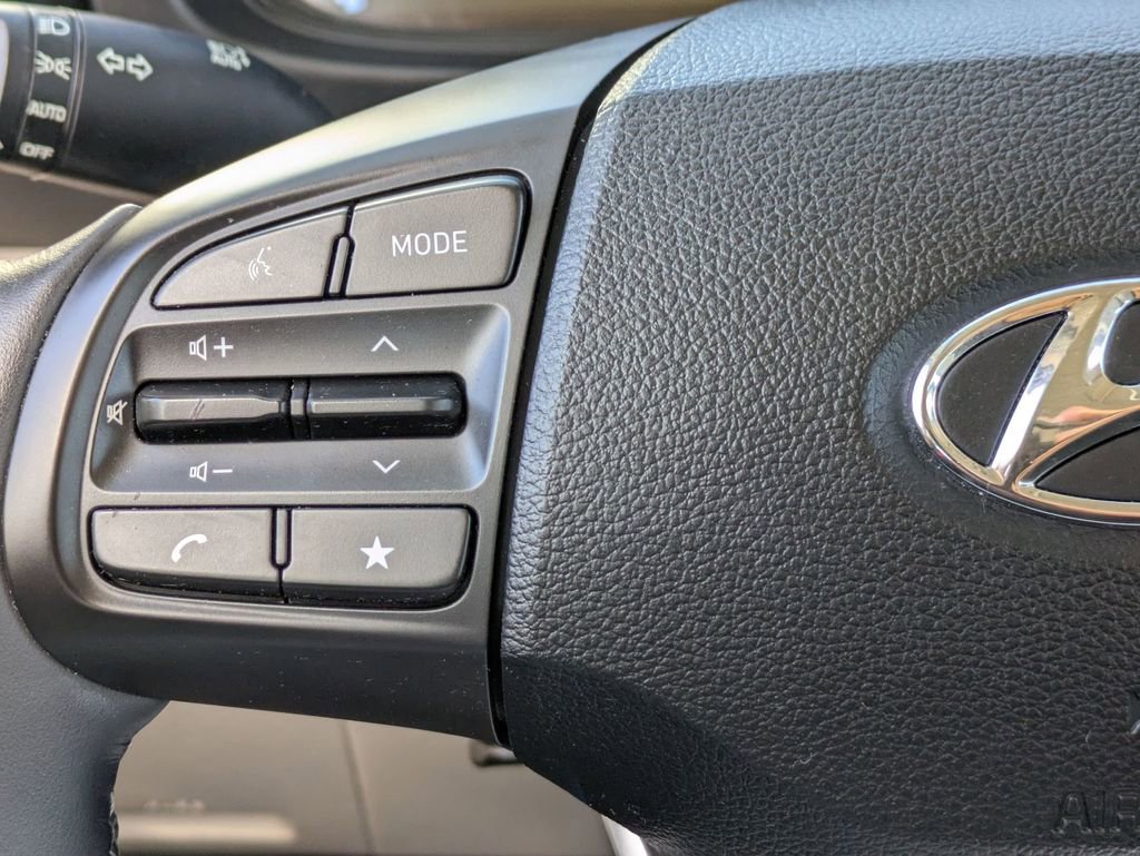 Used 2025 Hyundai Venue SEL image 20