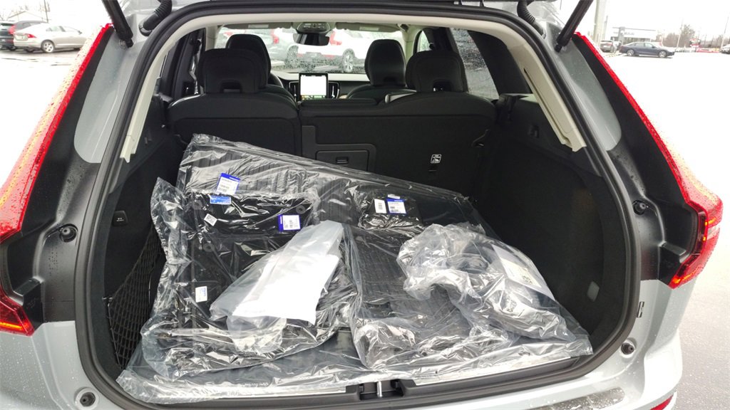 New 2026 Volvo XC60 T8 Plus w/ Protection Package Premier image 28