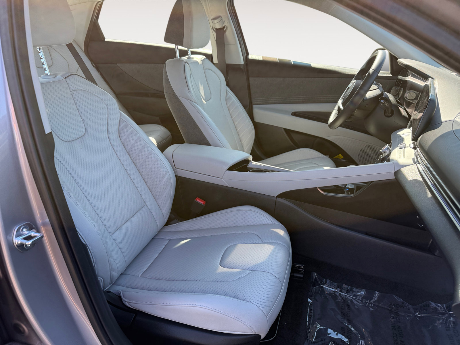 Certified 2025 Hyundai Elantra Limited image 19