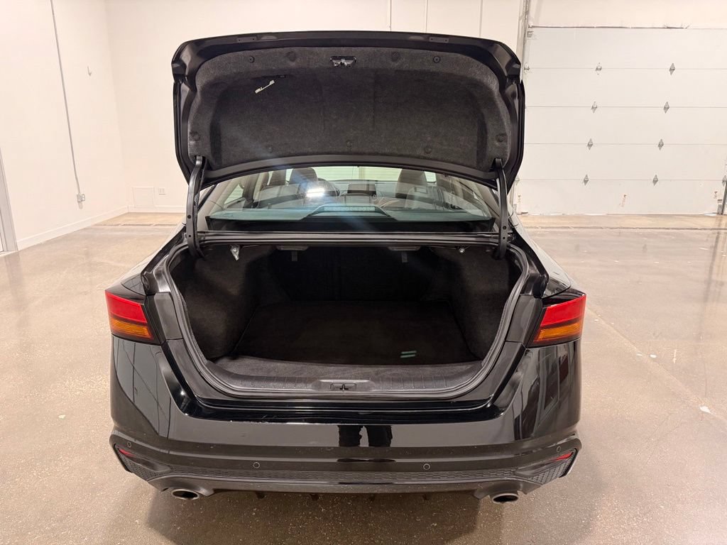 Used 2025 Nissan Altima 2.5 SR FWD image 9
