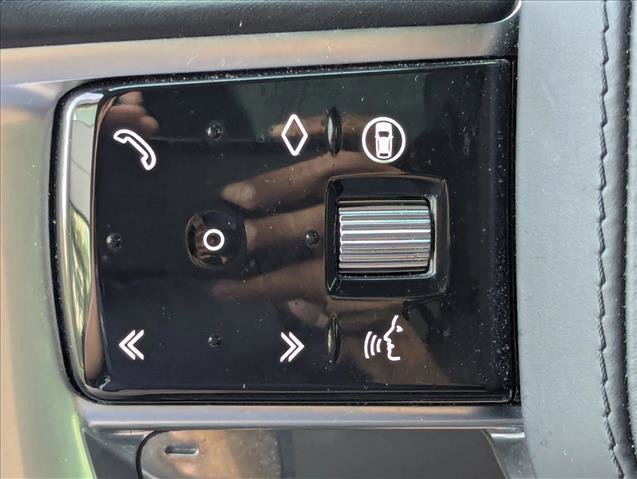 Used 2025 Land Rover Range Rover SE AWD/4WD image 10