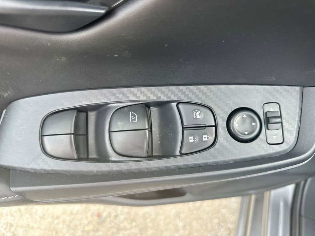 Used 2025 Nissan Sentra S image 22