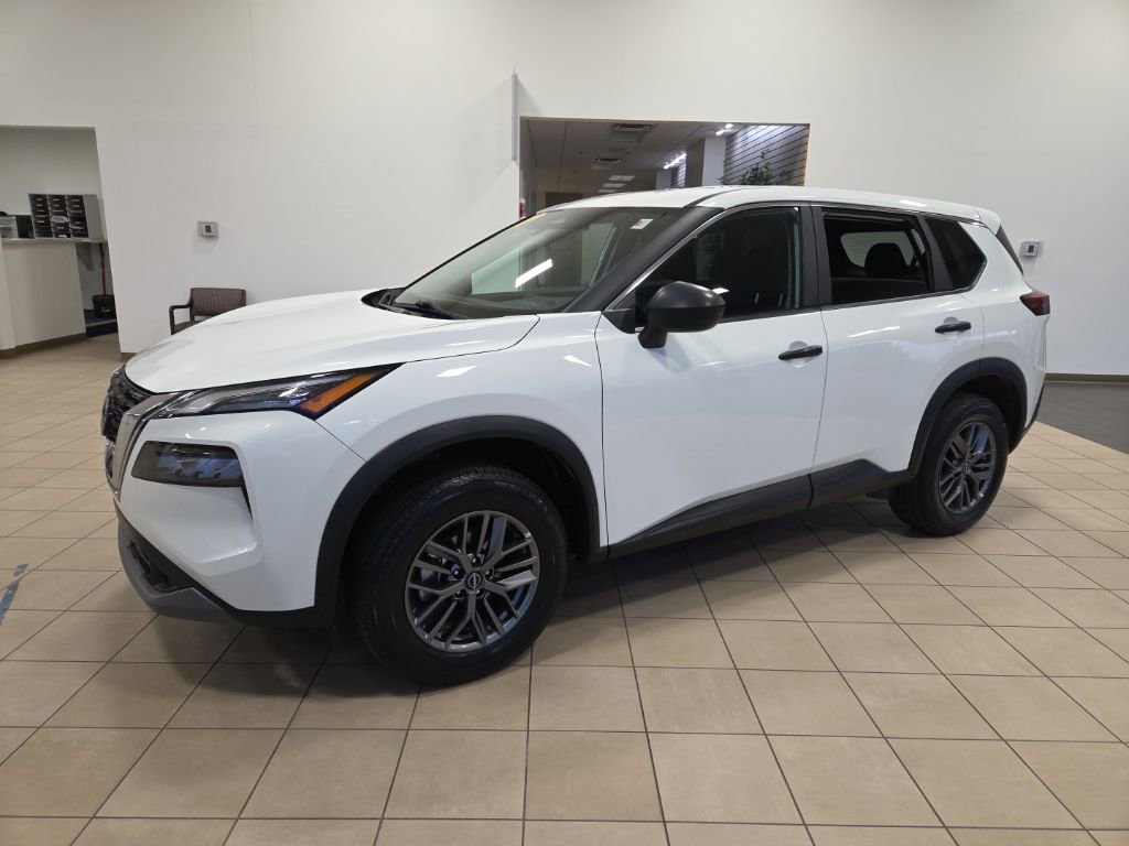 Used 2023 Nissan Rogue S image 3