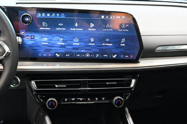 New 2027 Chevrolet Traverse LT w/ LPO, Floor Liner Package FWD image 15