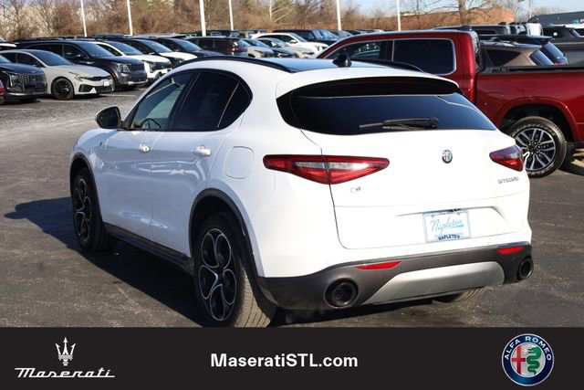 Used 2023 Alfa Romeo Stelvio Ti image 6